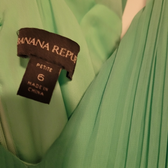Pleated green dress - Picture 6 of 6